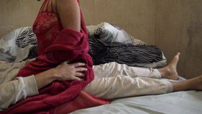 French amateur MILF Susan sucks dick and gets her hairy pussy licked in 4K - veryfreeporn.com - France - Canada