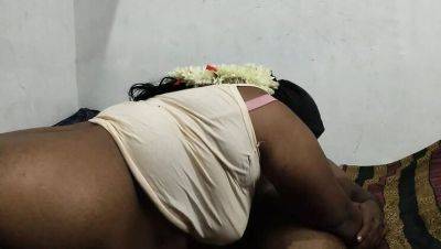 Hot Tamil Couple Fucking Hard in Bed - Santhi89 - veryfreeporn.com - India