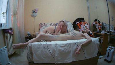 Stepmom Looks At The Cum Flowing From The Penis After A Deep Blowjob - hclips.com - Russia