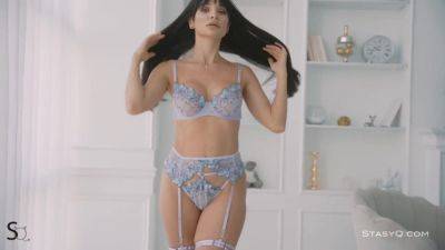 StasyQ 559 Dark Hair Nude Teen Lolla Vip in Luxury Room - hotmovs.com