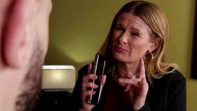 Reya Lovenlight gives up her wet MILF pussy to her son's horny friend - hotmovs.com - Usa