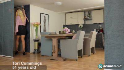 Tori Cummings finds the right man for the job: fucking her MILF pussy - hotmovs.com