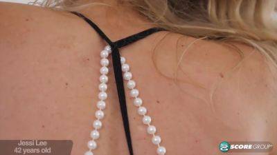 Jessi Lee and the fuck machine - hotmovs.com