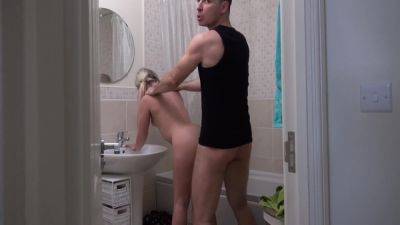 Amber Deen - Victoria Summers - Soft Stepdaddy Nasty Action In The Bathroom - upornia.com