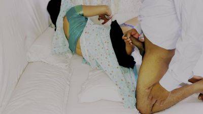 Li Ya In Pati Ne Bahu Ko Sasur Ke Sath Sex Karate Hue Pakad Phir Gandi Gali Dekar Choda - desi-porntube.com - India