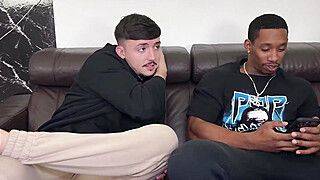 Jesus Reyes - He fucks his 3 friends separately in the same house without them knowing - ah-me.com