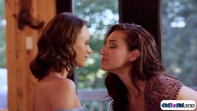 Emma Hix - Straight Girl Emma Hix Kisses Lesbian GF - Hot Lesbian Action - veryfreeporn.com