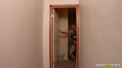 Feel The Gush With Erik Everhard, Nikki Sexx - Brazzers - hotmovs.com