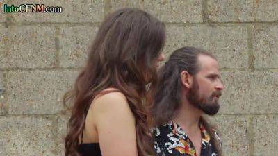 Cockhungry CFNM babes giving blowjob - hotmovs.com - Britain