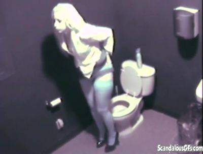 Sexy blonde on a toilet fingering her pussy - hotmovs.com