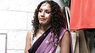 Desi housewife fucked for stealing - ah-me.com