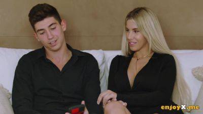 Mrs. Naughty flashes her talents. A wild housewife deep-throats her visitor in the kitchen - enjoy full hd XXX! - hotmovs.com