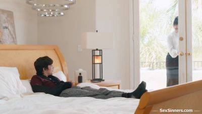 Mature asian teacher gives student a really HELPING HANDjob - hotmovs.com