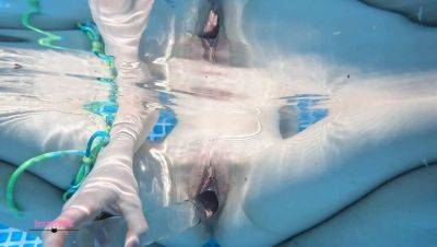 Cream - Petite American Babe Destination Kat Plays with Dildo Underwater - Creamy Pussy & Sex Toy Fun - veryfreeporn.com - Usa