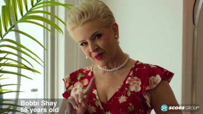 58-year-old Bobbi Shay gets off and tells you how to jack off - hotmovs.com