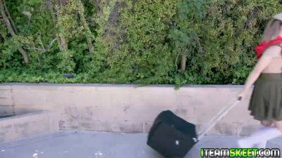 Daphne Dare sucks kais fat cock flashing her sexy blue eyes as she bobs on his prick! - sexu.com