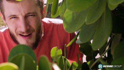 Maggie Green - Maggie Green: Bikini Babe Takes Brick Dick - hotmovs.com