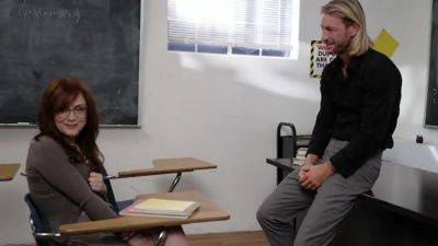 Co-Ed nerd Jade Valentine has the hot's for her college professor - hotmovs.com - Usa