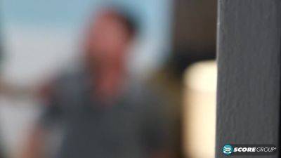 Dallas says she likes big cocks in her ass. She gets one. - hotmovs.com