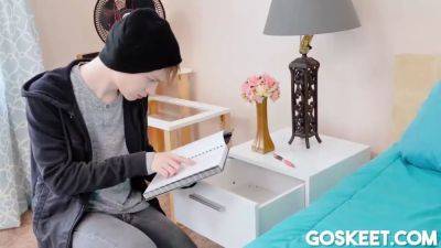 Luna Bright's innocent braceface diaries - sexu.com