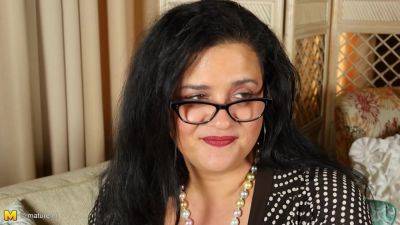 Big Breasted American Housewife And Her Glass Toy - MatureNl - hotmovs.com - Usa