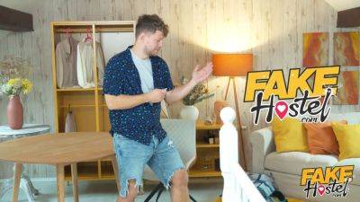 Faux hostel - jizzing inwards strange chick and asking her to marry leads to fun three way - sexu.com