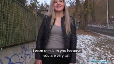 Public agent lovely russian likes porn for cash - sexu.com - Russia