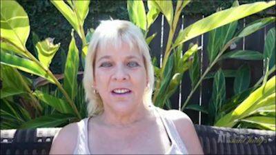 Sindy Silver masturbates outside. - hotmovs.com