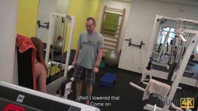 HUNT4K. Young bitch is hypnotized by banknotes so why spreads legs - sexu.com - Czech Republic