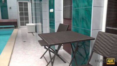 Hunt4k. sesso nella piscina privata - sexu.com - Czech Republic
