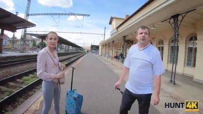 Hunt4k. duo needs currency for tickets but hunter wants fresh vulva - sexu.com - Czech Republic