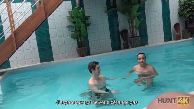 Hunt4k. jeune mauvaise chienne suce une sting et se fait ramoner - sexu.com - Czech Republic