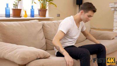 Fist4k. lady allows boyfriend to unleash anger by shoving fist into her vulva - sexu.com