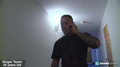 Hubby doesn't come home. Ginger fucks a stranger - hotmovs.com