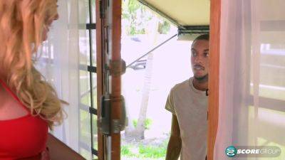 Dirty-talking, anal-loving, BBC-throating Penelope - hotmovs.com