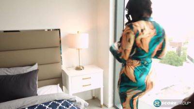 Latina MILF Miss Raquel works out with hard cock - hotmovs.com