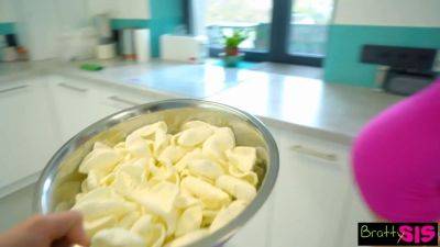 Bossy Big Tit Simon Kitty demands Stepbro Come Eat Her Pussy Right Now - sexu.com