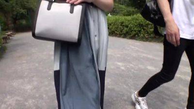 服の上からでも圧倒的な存在感を放つマシュマロ神乳妻登場！！ - senzuri.tube