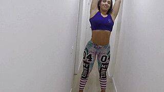 POV Desnuda entrenando el Culo y chupando como una buena Puta - ah-me.com