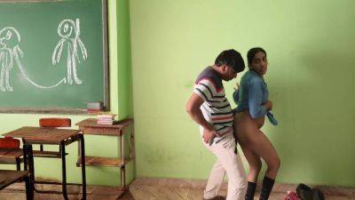 Indian Shy College Couples - desi-porntube.com - India