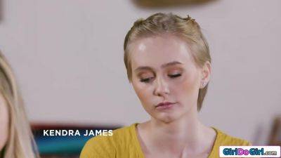 Boomer is shocked when he gets public handjob from GenZ date - hotmovs.com