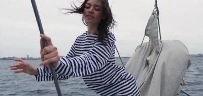 Stunning Teenager - inxxx.com