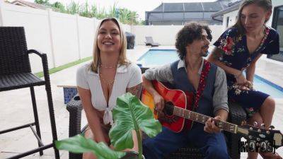 Cucking The Neighborhood - Gypsy Rose & Mike Skywalker - videomanysex.com