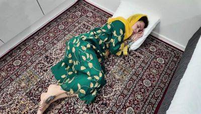 Horny Stepbrother Pounds Hijab Afghan Stepsister Hard - Mari Galore & Qombol - veryfreeporn.com