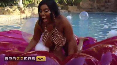 Curvy model Ms Yummy took photographer's cock after the photoshoot - brazzers - sexu.com