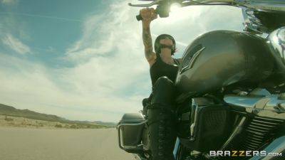 Bloodthirsty Biker Babes: Part 3 With Johnny Sins, Anna Bell Peaks, Felicity Feline - Brazzers - hotmovs.com