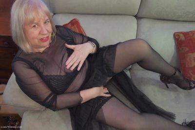 Solo On The Couch - SpeedyBee - hclips.com - Britain