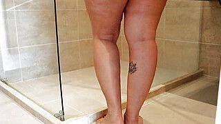 What better pleasure than realizing a delicious shower with the help of a secret friend. - ah-me.com