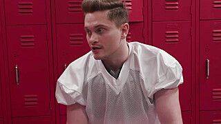 Cheerleader got a shemale spirit stick - ah-me.com