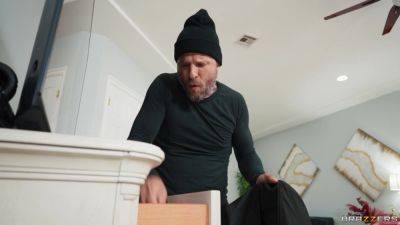 Jennifer White - A Very Brazzers Xxxmas Part 3 With Mick Blue, Jennifer White, Scott Nails - Brazzers - hotmovs.com